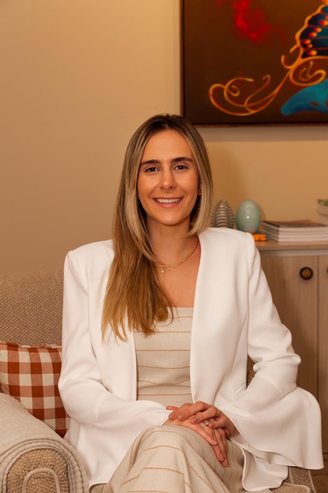 Dra. Isabella Hernandes Fachini em seu consultório