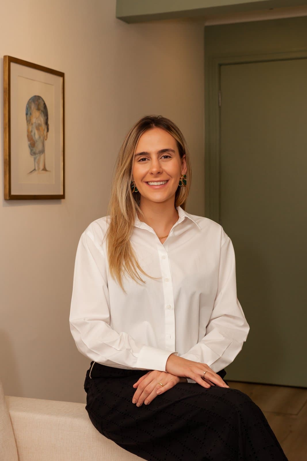 Dra. Isabella Hernandes Fachini em seu consultório